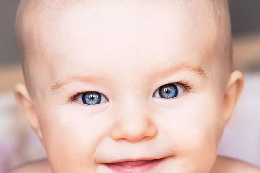Цвят на очите на бебето